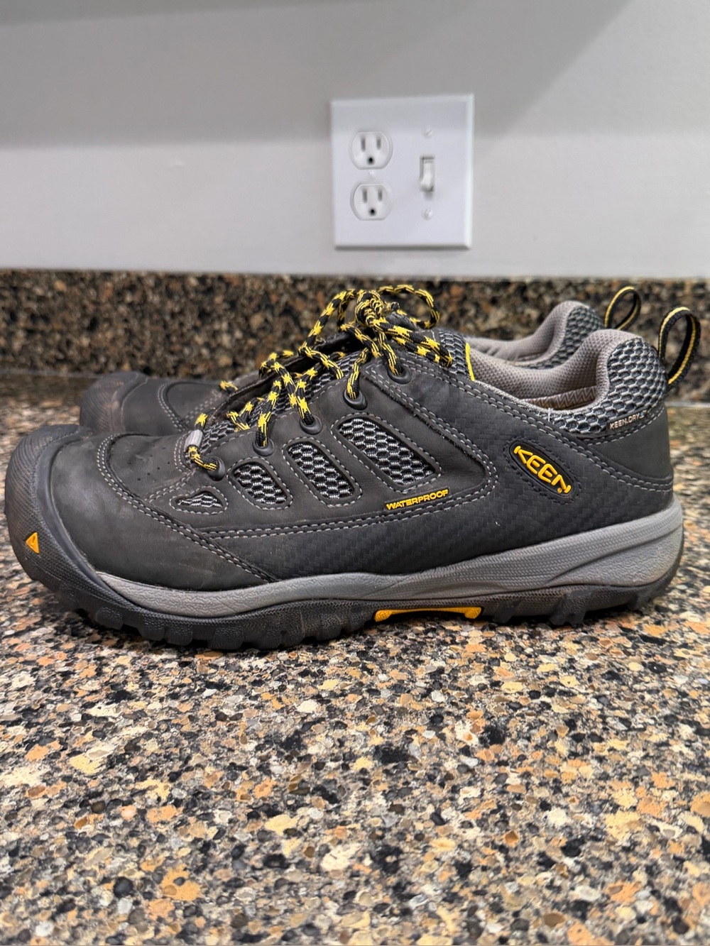 Keen Men's Gray Athletic work steel toe  Hiking Shoes with Yellow Accents 8.5
